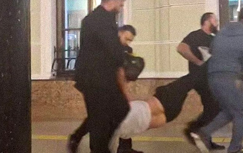 Un vlogger rus care s-a pozat cu Zaharova și Medinski a fost răpit, în fața oamenilor, dintr-o gară din Moscova. Cecenii spun că l-au arestat