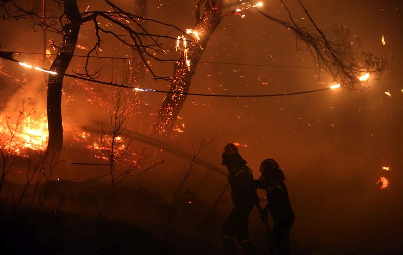 De ce arde sudul Europei: patru explicații despre ce se întâmplă și ce urmează