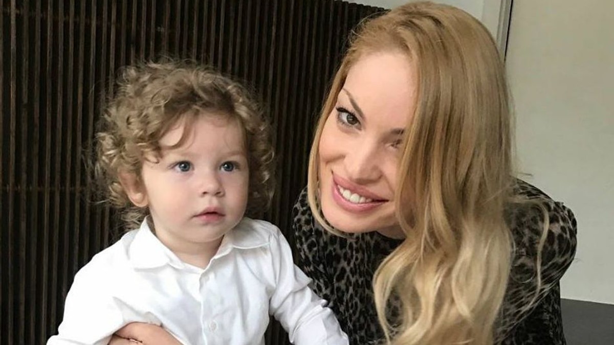 Valentina Pelinel, mărturisiri uimitoare despre familia ei. ”Nu-mi dă niciun motiv să merg și să zâmbesc pe la panouri”