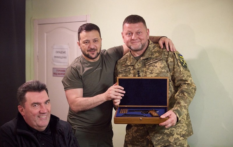 Un dispozitiv de ascultare a fost găsit în noul birou în care trebuia să se mute comandantul Forțelor Armate ale Ucrainei, Valeri Zalujnîi