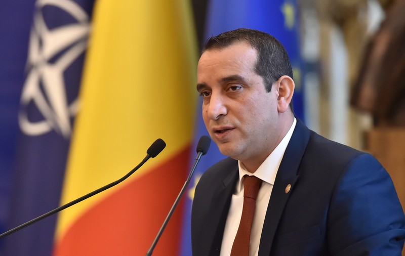 Recunoașterea femeilor rome în poziții publice este negată chiar de la tribuna Parlamentului României de către cel care reprezintă romii