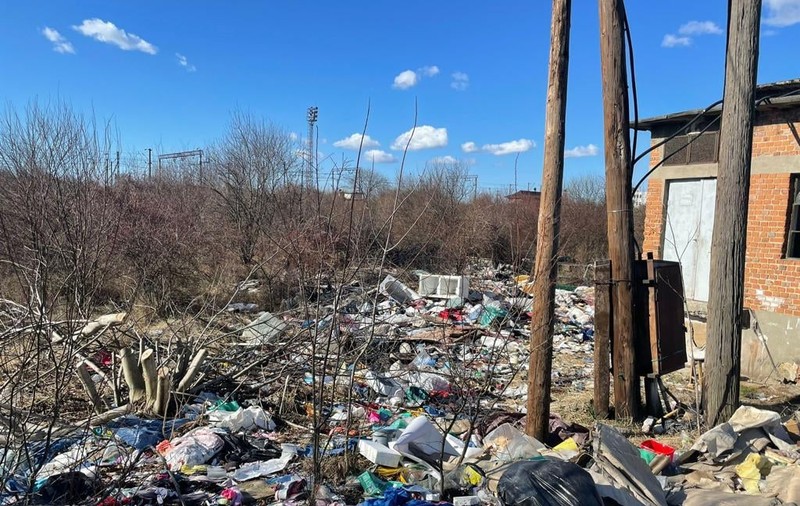 Mai multe zone unde erau arse ilegal cantități mari de deșeuri, descoperite la marginea Capitalei