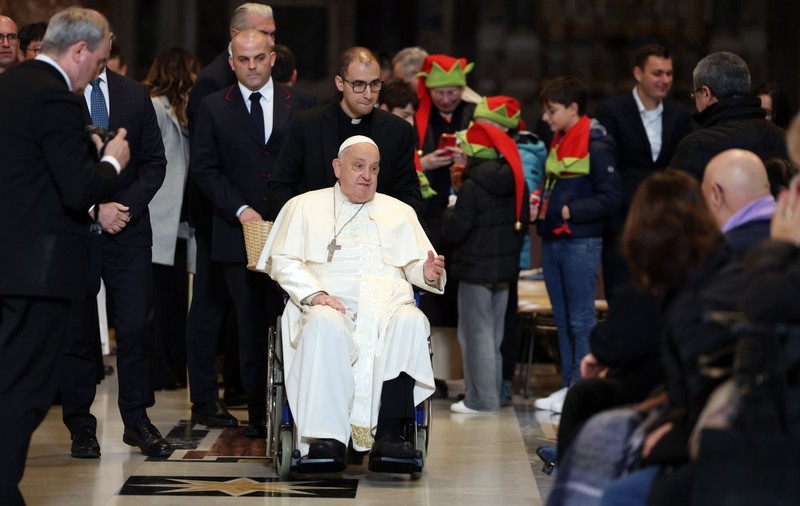 Un cardinal glumeşte că va fugi în Sicilia dacă va fi ales papă: „Cei care vor sunt mânaţi de setea de putere”