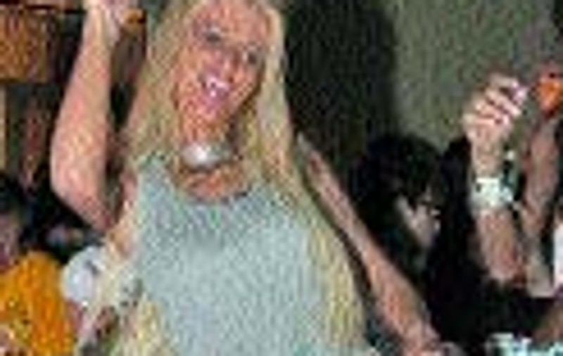 In Bonsai, dansezi cot la cot cu VIP-urile
