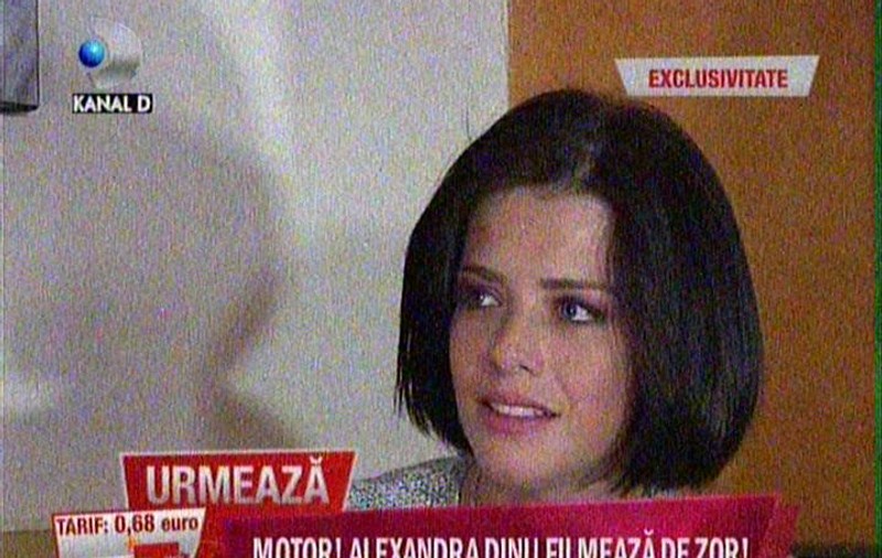 Alexandra Dinu și-a tuns buclele blonde și s-a vopsit șatenă pentru un rol. Vezi dacă s-ar dezbrăca într-un film!