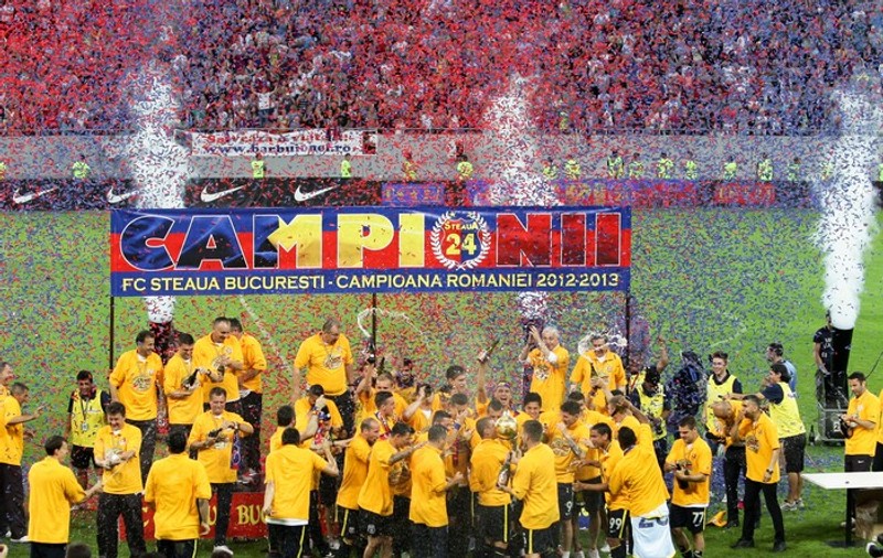 Steaua A DECLANŞAT FIESTA! Uite cum au sărbătorit roş-albaştrii, alături de mii de suporteri | FOTO