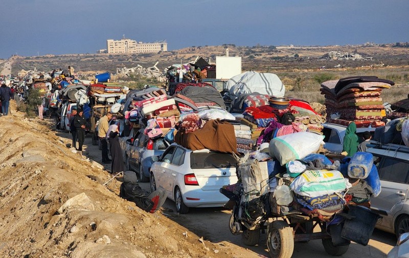 Armata israeliană se retrage de pe un important coridor de circulaţie din Gaza
