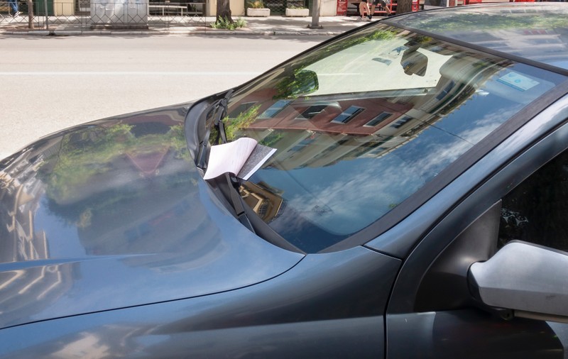 150 de euro pentru 2 minute, cea mai scumpă parcare ilegală din Grecia: rămâi și fără permis de conducere