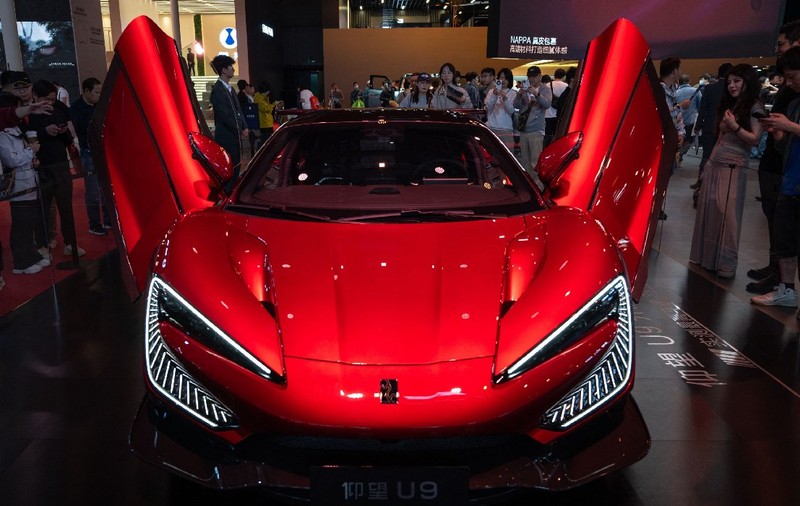 Noua hipermaşină electrică a chinezilor a doborât recordul Bugatti pentru cea mai rapidă maşină de serie din lume. Viteza impresionantă atinsă