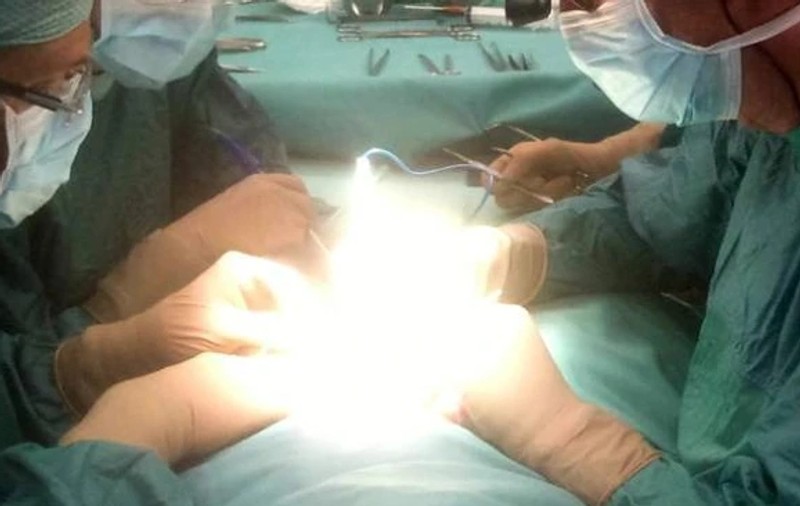 Un bărbat a fost salvat prin transplantul ficatului de la un bătrân de 97 de ani!