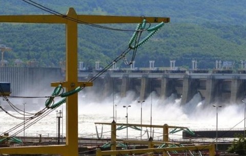 Panoramă industrială a barajului de la Porțile de Fier I, situat pe fluviul Dunărea, la granița dintre România și Serbia. Aceasta este cea mai mare hidrocentrală de pe sistemul hidrotehnic al Dunării și un pilon central pentru Hidroelectrica. Foto: Ministerul Energiei
