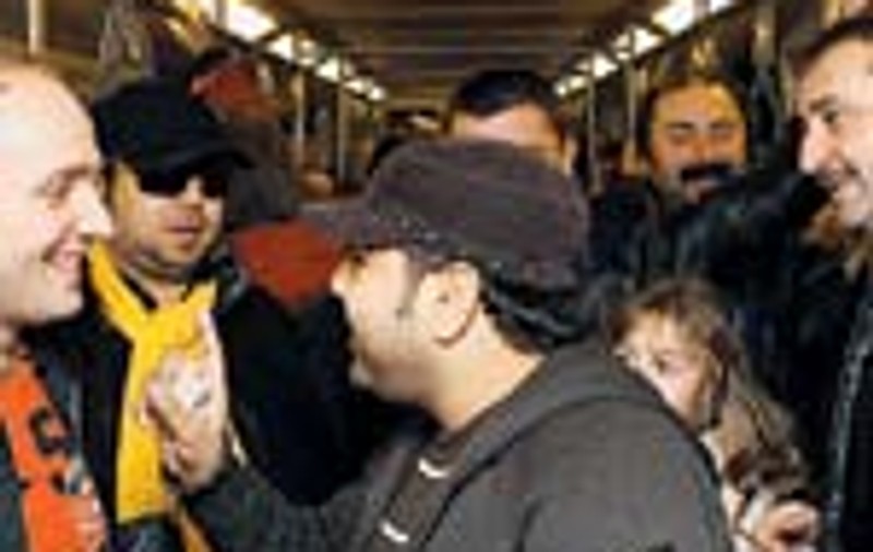 Au lasat balta masinile si au mers cu metroul