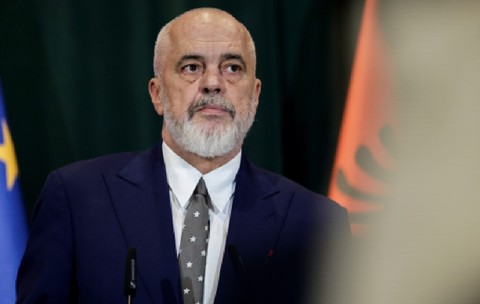 Prim-ministrul albanez Edi Rama ia cuvântul în timpul unei conferințe de presă, în Albania, pe 30 septembrie 2026.