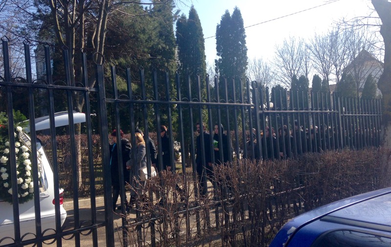 Durere şi lacrimi în familia Andreei Marin! Tatăl vedetei a fost condus pe ultimul drum! GALERIE FOTO