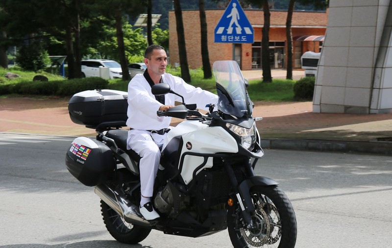 Din România până în Coreea de Sud pe motocicletă: un traseu de 36.000 de kilometri făcut în 91 de zile. Cifrele unei călătorii extraordinare