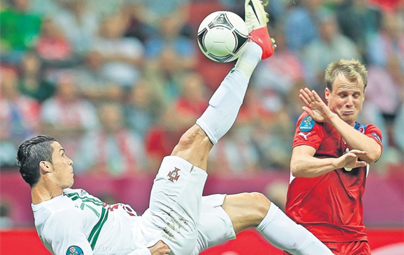Rondaldo, uriaș | Portugalia a învins Cehia şi s-a calificat în semifinalele Euro 2012
