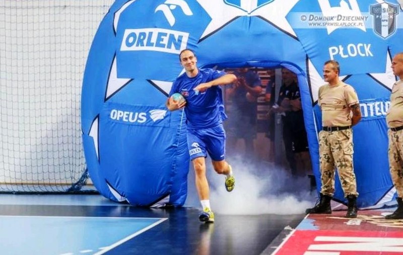 VIDEO/ Vali Ghionea, extrema echipei poloneze Wisla Plock, a bătut FC Barcelona ^şi urmează să devină tătic