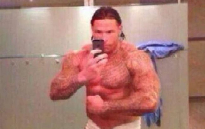 Vă închipuiți că musculosul ăsta e jucător de fotbal! VEZI AICI cine arată în ”halul” ăsta