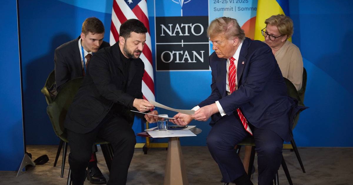 Președintele american Donald Trump la o întâlnire cu președintele ucrainean Volodimir Zelenski în marja summitului NATO de la Haga