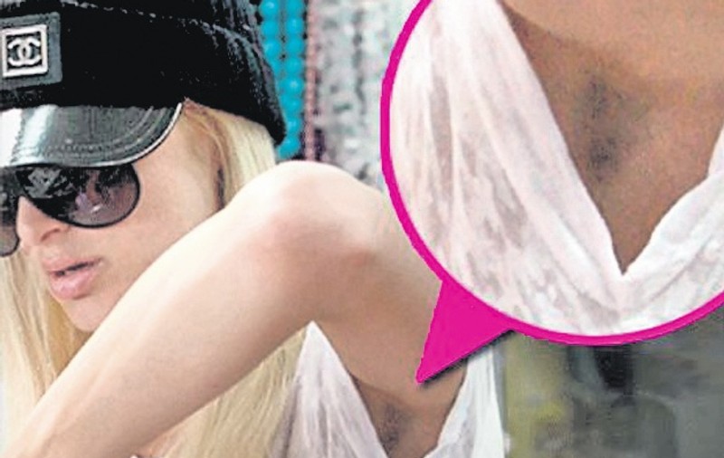Paris Hilton umblă neepilată