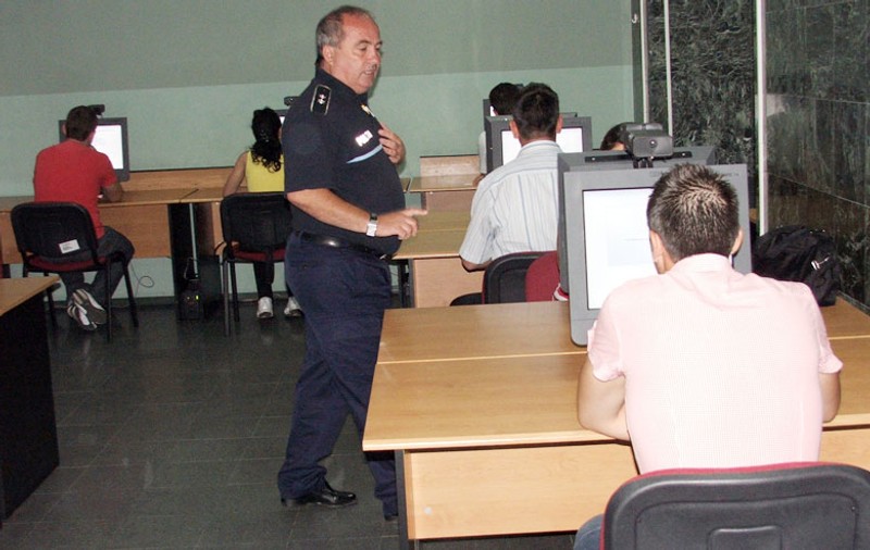 Sibienii plătesc taxă pentru Biserică la examenul auto!