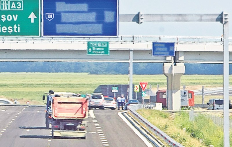 Ne-au mai dat un petic de autostradă