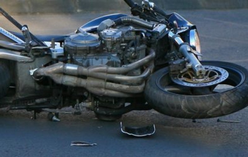 Un motociclist maghiar e în stară gravă după ce a fost spulberat de o autoutilitară în Neamț