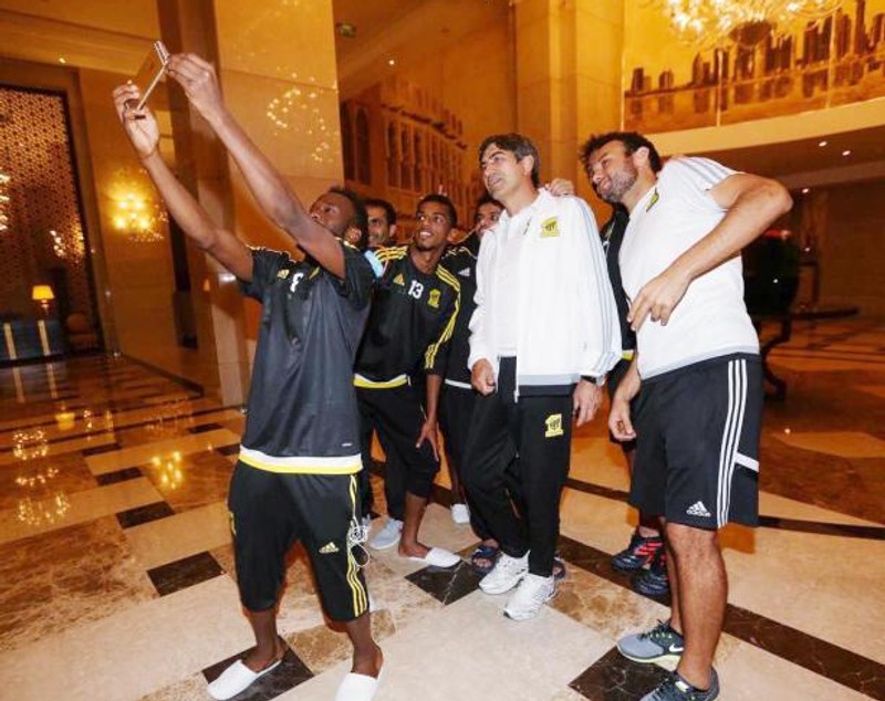 Victor Piţurcă se desparte de Lucian Sânmărtean. Al Ittihad negociază cu un câştigător al Ligii Campionilor