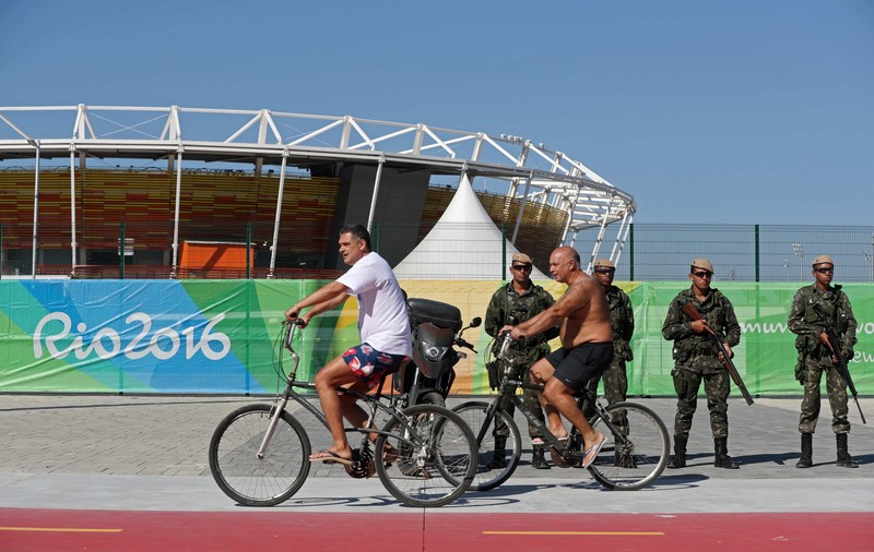 Jocuri Olimpice. Se plângeau de apă și au dat de foc. Australienii, evacuați din Satul Olimpic