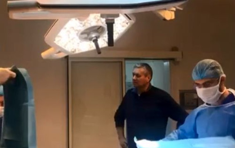 Medicul urolog din Dolj care a făcut scandal cu pacientul pe masa de operație a fost concediat pentru a doua oară. S-a certat cu colegii de 30 de ori