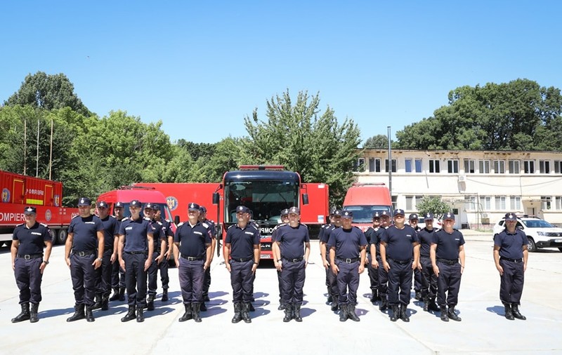 A doua serie de pompieri români a plecat în Grecia, să ajute în lupta cu incendiile