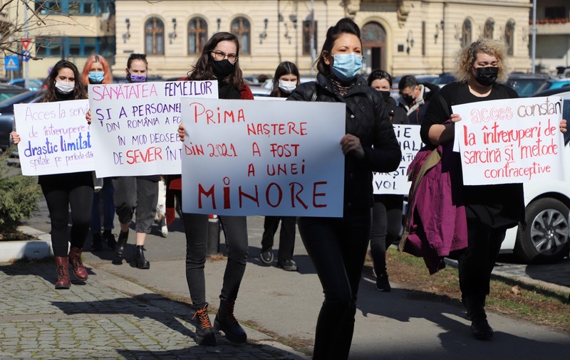 Protest la Ministerul Sănătății pentru sănătatea mintală afectată de pandemie. „E timpul să nu mai băgați sub preș nevoile noastre!”