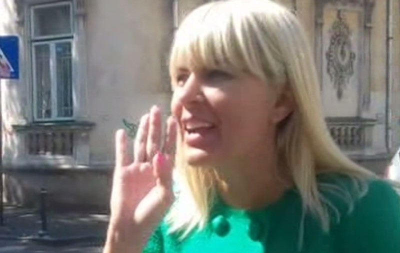 Elena Udrea răspunde pe Facebook, în locul iubitului ei. “Proștii cred că le știu pe toate”