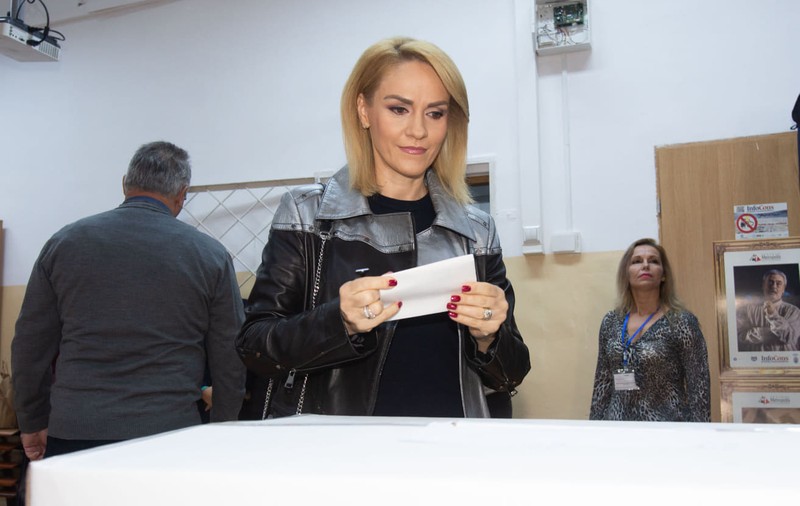 Gabriela Firea a votat la alegerile prezidențiale 2019. „Îmi doresc foarte mult să trăim într-o țară în care toți copiii să aibă șanse egale”