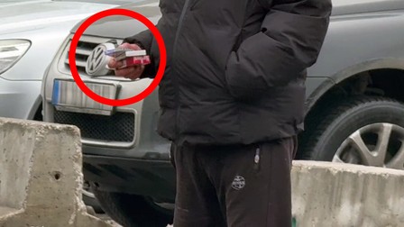Așa se vând țigările în Piața Obor. Foto: Libertatea