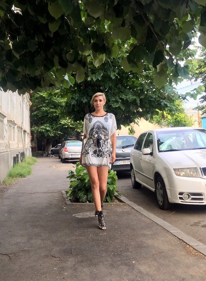Sorana Darclee a îmbrăcat cea mai scurtă rochie și a ieșit în oraș. “Ce apariție…Trage-o mai jos!”
