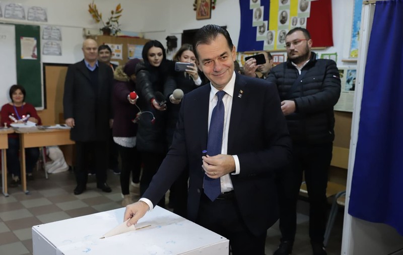 Premierul Ludovic Orban a votat: "Nu am emoţii în privinţa victoriei, ci doar al scorului!"