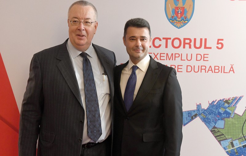Site-ul lui Bogdan Chirieac îl elogiază pe primarul Florea și botează “Florea City” un cartier, ca în Turkmenistan, când dictatorul Niiazov a dat unui oraș numele său!