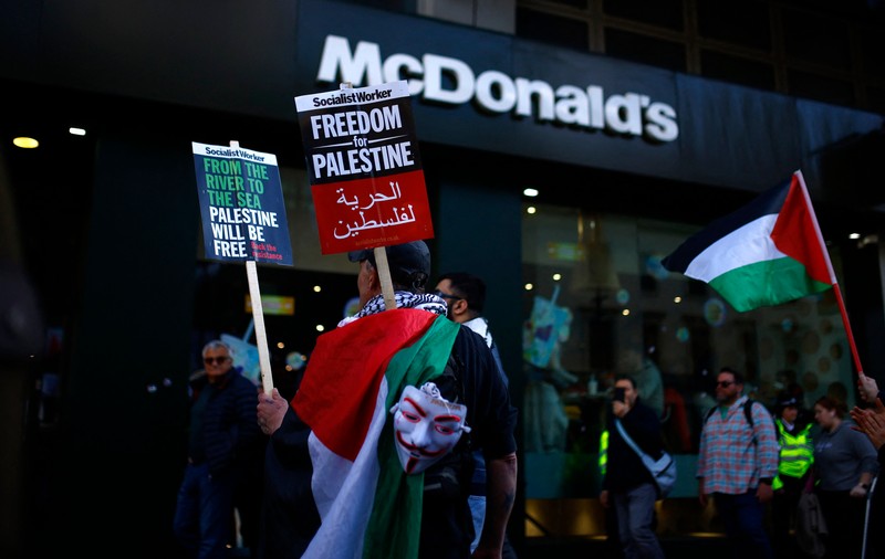 McDonald’s răscumpără toate restaurantele din Israel, după ce au fost boicotate pentru că ofereau mese gratuite soldaților israelieni