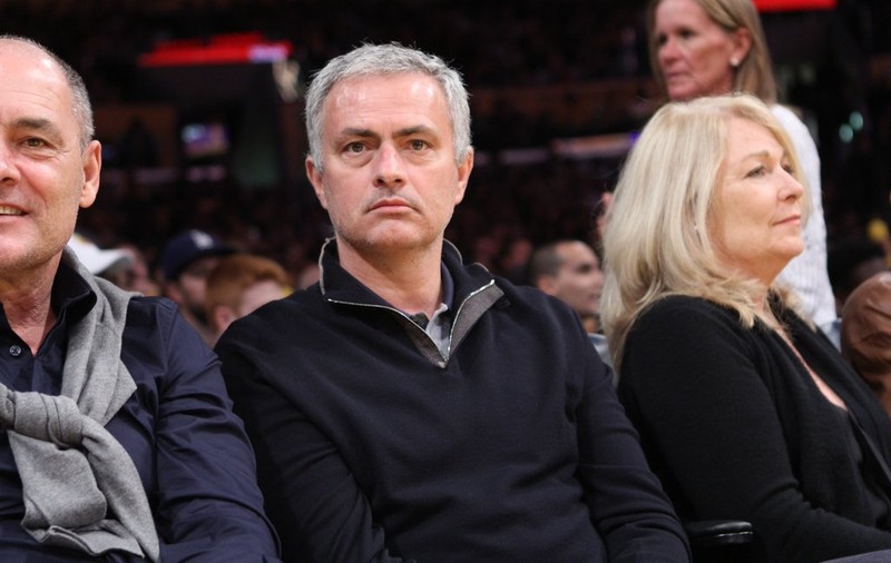 Mourinho fuge de fotbal. Vestitul antrenor a ”aterizat” în America