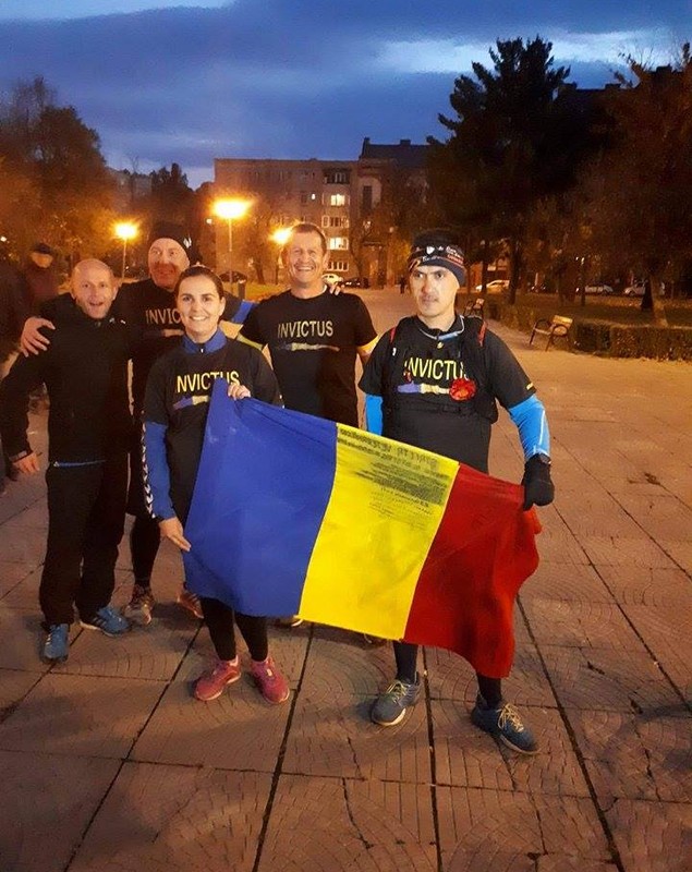 REPORTAJ/Levente Polgar, ultramaratonistul fără o mână, oferă zilnic kilometri de generozitate şi patriotism| VIDEO