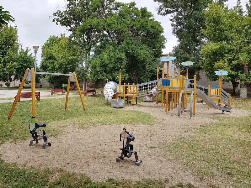 PIAȚA FERENTARI - loc de joacă deja existent și realizat în urmă cu puțini ani