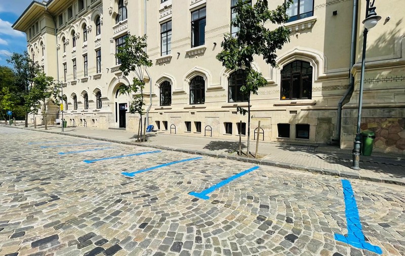 Angajații Primăriei București nu vor mai avea loc de parcare rezervat pe străzile din jur, anunță Nicușor Dan: „Vor putea fi folosite cu plată de către oricine”