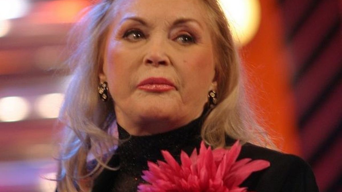 Zina Dumitrescu dă sfaturi despre modă și la 81 de ani. Ce spune creatoarea de modă că nu trebuie să lipsească din geanta unei femei