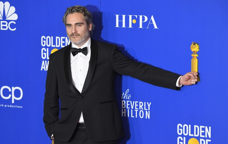 Joaquin Phoenix va purta același costum la toate galele la care va participa. Ce l-a determinat să ia această decizie