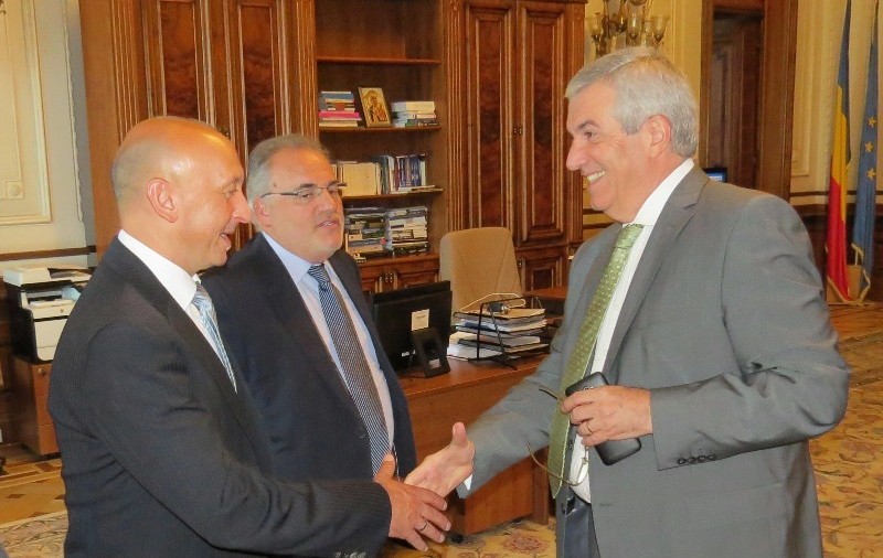 Ce cadouri a primit Președintele Senatului în 2016; Tăriceanu a păstrat un serviciu de ceai evaluat la 150 de euro