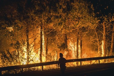 Incendiu forestier în Galiția, nord-vestul Spaniei, la începutul zilei de 6 august 2022 | Foto: EPA