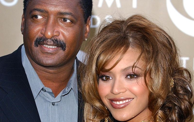 E oficial: Beyonce are un frate vitreg