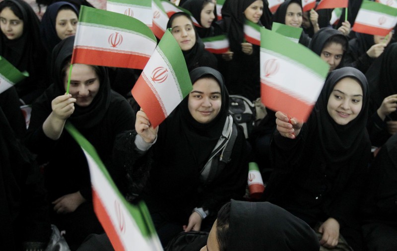 În Iran s-a declanșat o anchetă de amploare după ce un film cu câteva eleve dansând a ajuns pe rețelele sociale! "E un complot al inamicului"