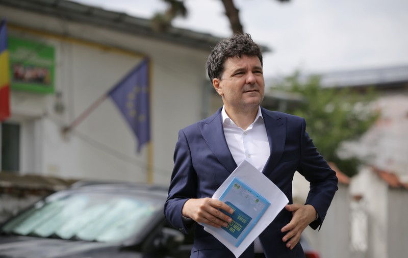 Nicuşor Dan, prima reacţie la plângerea depusă de parlamentarii PSD la DNA: “Acolo mulţi pesedişti intră, puţini ies”